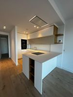 Cocina a medida con isla central pensada para compartir y convivir