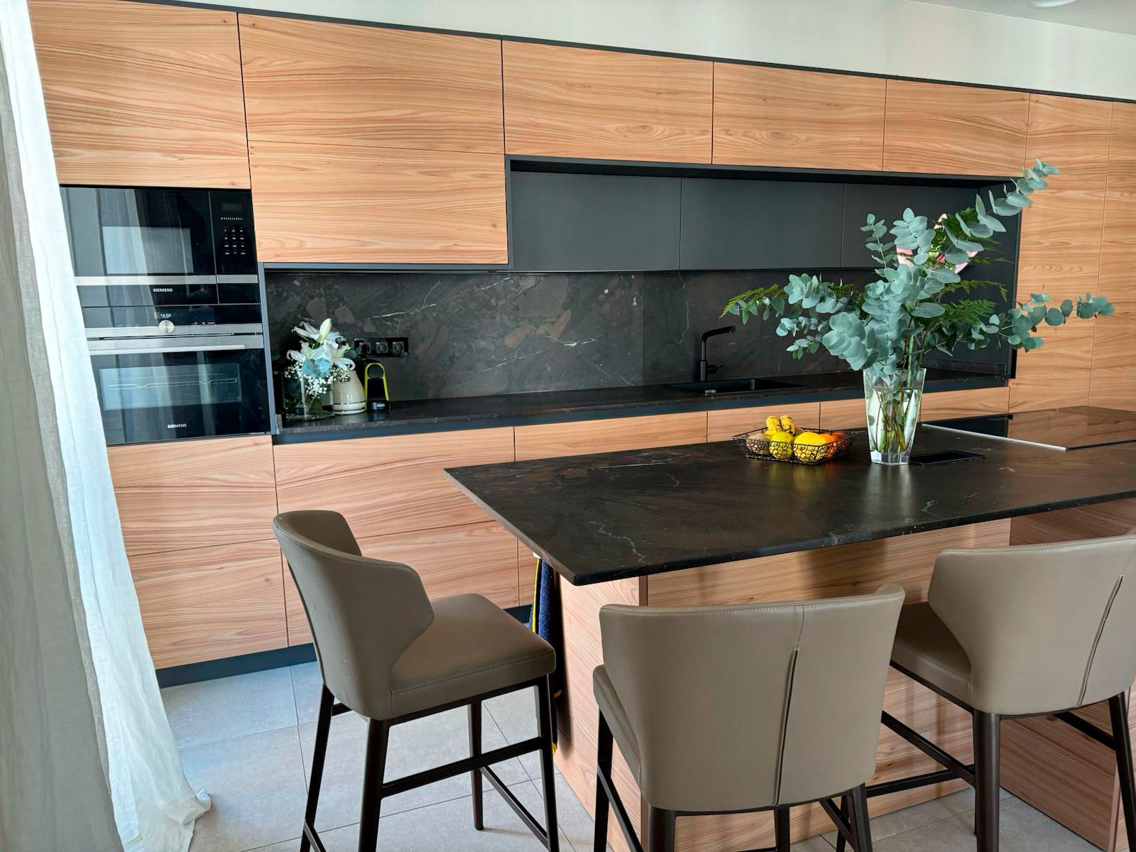 Diseño salon comedor cocina imitación madera | Cocinas Soinco