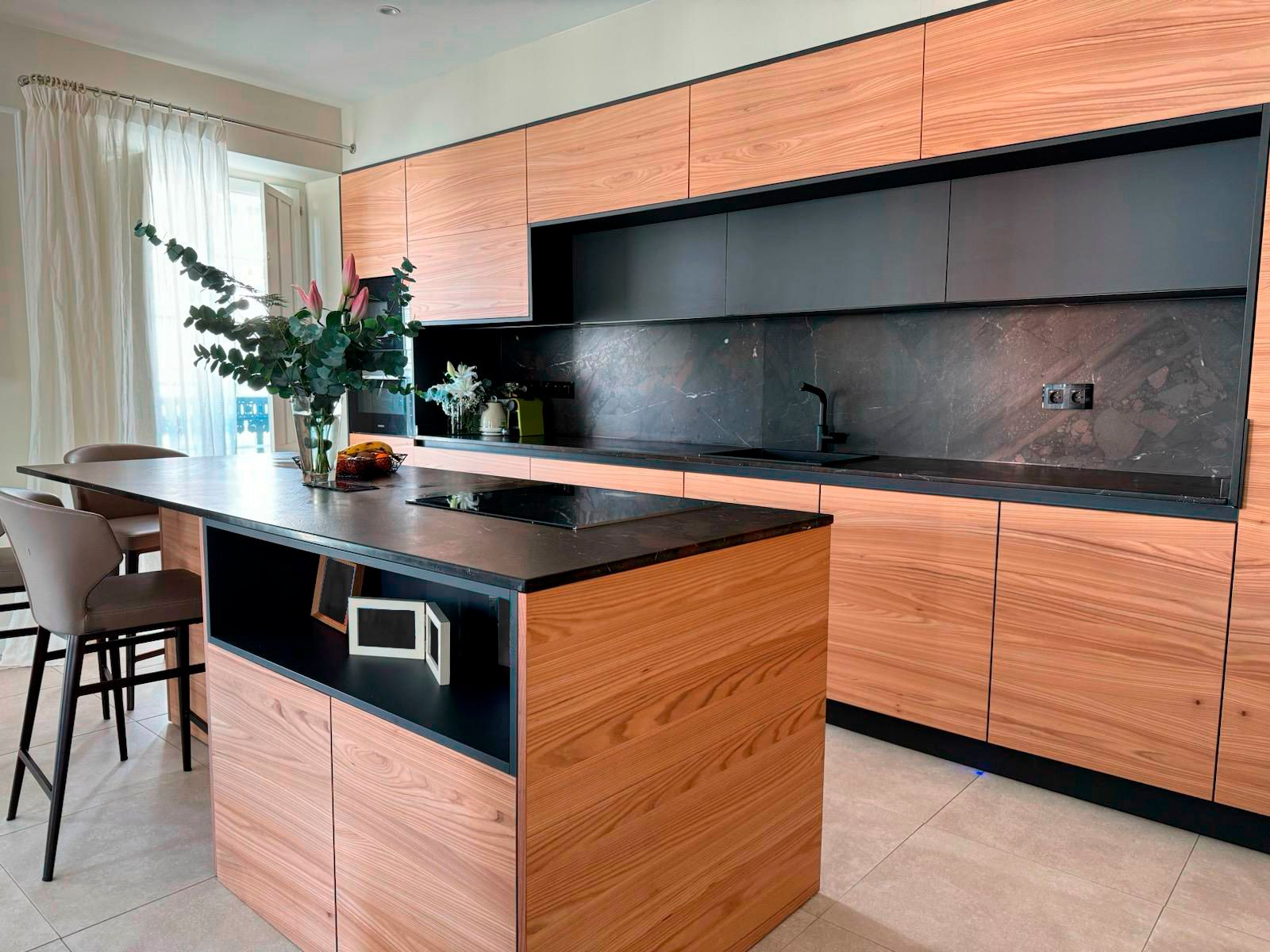 Cocinas reales con acabado imitación madera | Cocinas Soinco